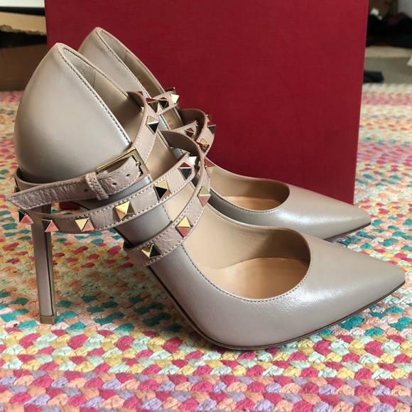 Valentino Garavani ankle strap rock stud pump sold - Picture 7 of 8